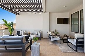 Sun-kissed At Desert Color 5 Bedroom Townhouse