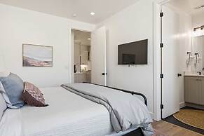 Sun-kissed At Desert Color 5 Bedroom Townhouse