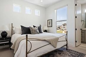 Sun-kissed At Desert Color 5 Bedroom Townhouse