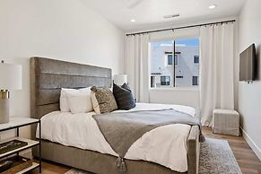 Sun-kissed At Desert Color 5 Bedroom Townhouse