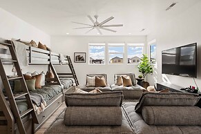 Sun-kissed At Desert Color 5 Bedroom Townhouse