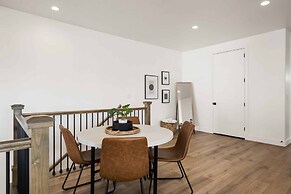 Sun-kissed At Desert Color 5 Bedroom Townhouse