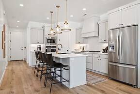 Sun-kissed At Desert Color 5 Bedroom Townhouse