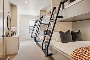 A Bit Of Paradise 7 Bedroom Townhouse