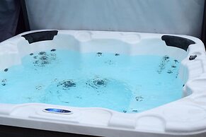 Charming 4-bed Cottage in Hayling Island - Hot Tub