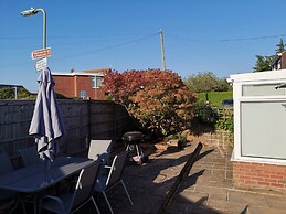 Charming 4-bed Cottage in Hayling Island - Hot Tub