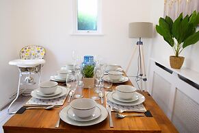 Charming 4-bed Cottage in Hayling Island - Hot Tub