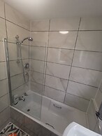 Charming 4-bed Cottage in Hayling Island - Hot Tub