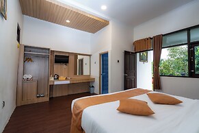 Nirvana Hotel Resort Tetebatu