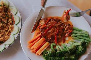 Nirvana Hotel Resort Tetebatu