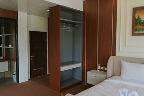 Nirvana Hotel Resort Tetebatu