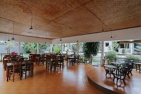 Nirvana Hotel Resort Tetebatu