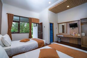 Nirvana Hotel Resort Tetebatu