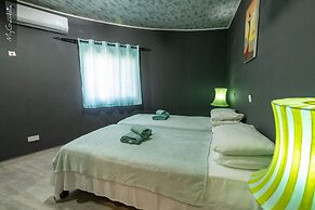 Lovely 13-bed Complex on Cape Point Beach, Bakau