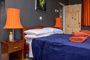 Lovely 13-bed Complex on Cape Point Beach, Bakau