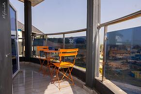 Lovely 13-bed Complex on Cape Point Beach, Bakau