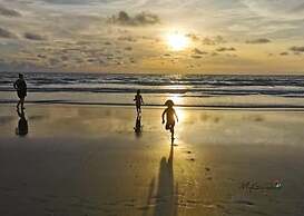 Lovely 13-bed Complex on Cape Point Beach, Bakau