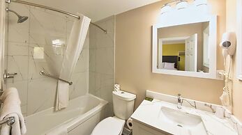 Maple Leaf Inn & Suites