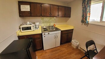 Maple Leaf Inn & Suites