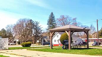 Maple Leaf Inn & Suites