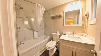 Maple Leaf Inn & Suites