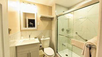 Maple Leaf Inn & Suites