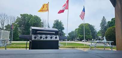 Maple Leaf Inn & Suites