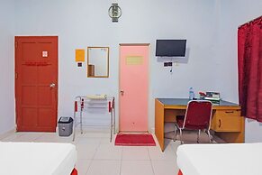 OYO 92337 Wisma Arwini Syariah Near Benteng Balangnipa