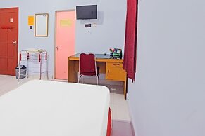 OYO 92337 Wisma Arwini Syariah Near Benteng Balangnipa