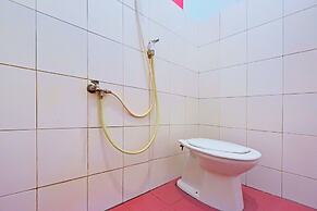 OYO 92337 Wisma Arwini Syariah Near Benteng Balangnipa