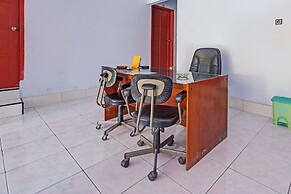 OYO 92337 Wisma Arwini Syariah Near Benteng Balangnipa