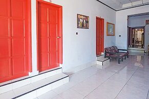 OYO 92337 Wisma Arwini Syariah Near Benteng Balangnipa
