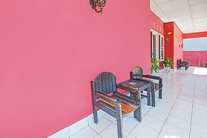 OYO 92337 Wisma Arwini Syariah Near Benteng Balangnipa