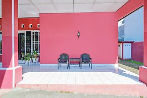 OYO 92337 Wisma Arwini Syariah Near Benteng Balangnipa