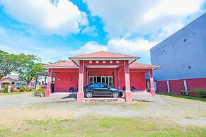 OYO 92337 Wisma Arwini Syariah Near Benteng Balangnipa