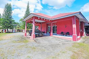 OYO 92337 Wisma Arwini Syariah Near Benteng Balangnipa