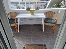 Cycladic Pleasure Houses by the Sea