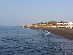 Cycladic Pleasure Houses by the Sea