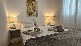 Cycladic Pleasure Houses by the Sea