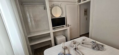 Cycladic Pleasure Houses by the Sea