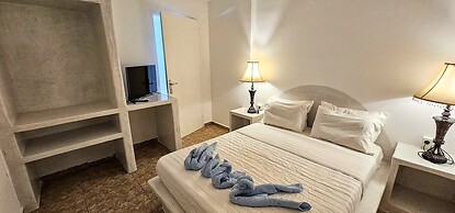 Cycladic Pleasure Houses by the Sea