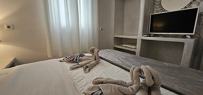 Cycladic Pleasure Houses by the Sea