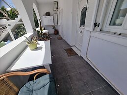 Cycladic Pleasure Houses by the Sea