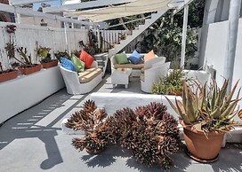 Cycladic Pleasure Houses by the Sea