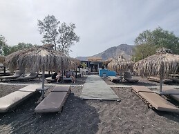 Cycladic Pleasure Houses by the Sea