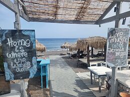 Cycladic Pleasure Houses by the Sea