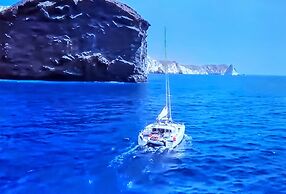 Cycladic Pleasure Houses by the Sea