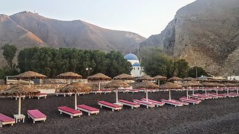 Cycladic Pleasure Houses by the Sea