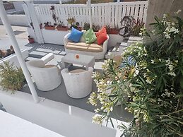 Cycladic Pleasure Houses by the Sea