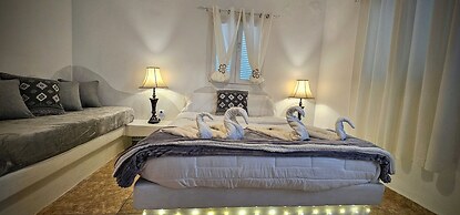 Cycladic Pleasure Houses by the Sea